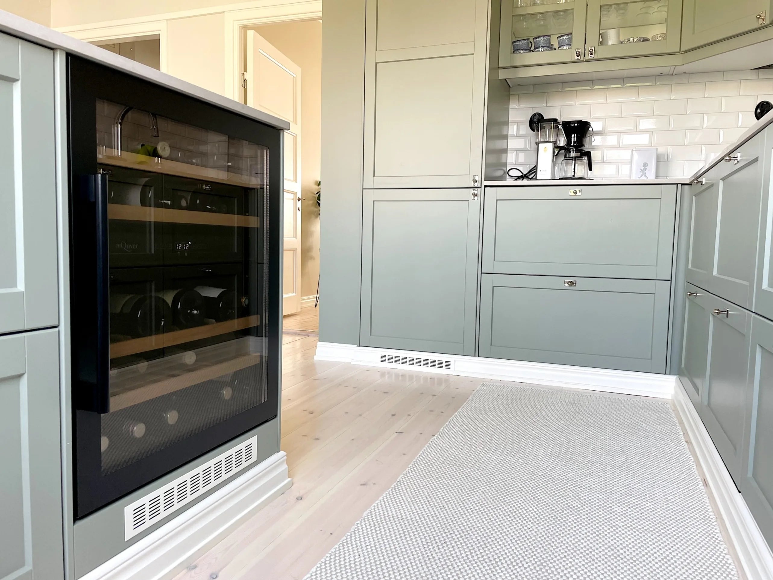 mQuvée - WineCave 700 60D Anthracite Black Dual Zone Wine Fridge