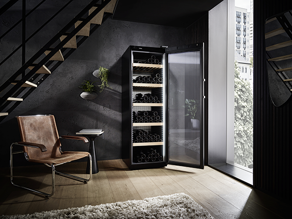 How does a wine fridge work