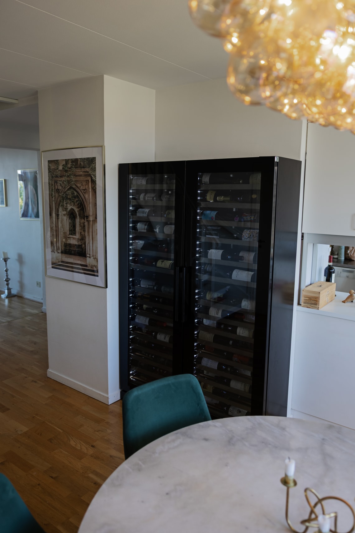 mQuvée - WineCave Slim 182D Fullglass Black Wine Fridge