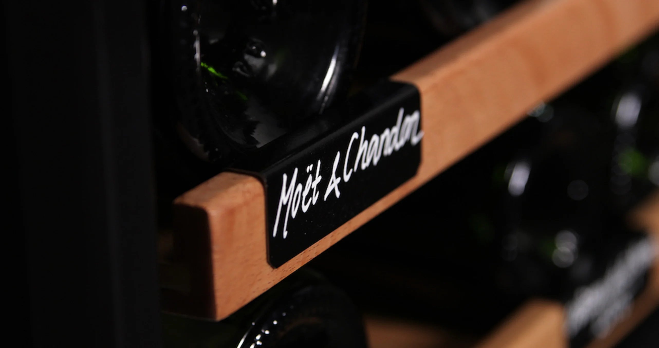 mQuvée - WineStore 82 Anthracite Black Wine Fridge