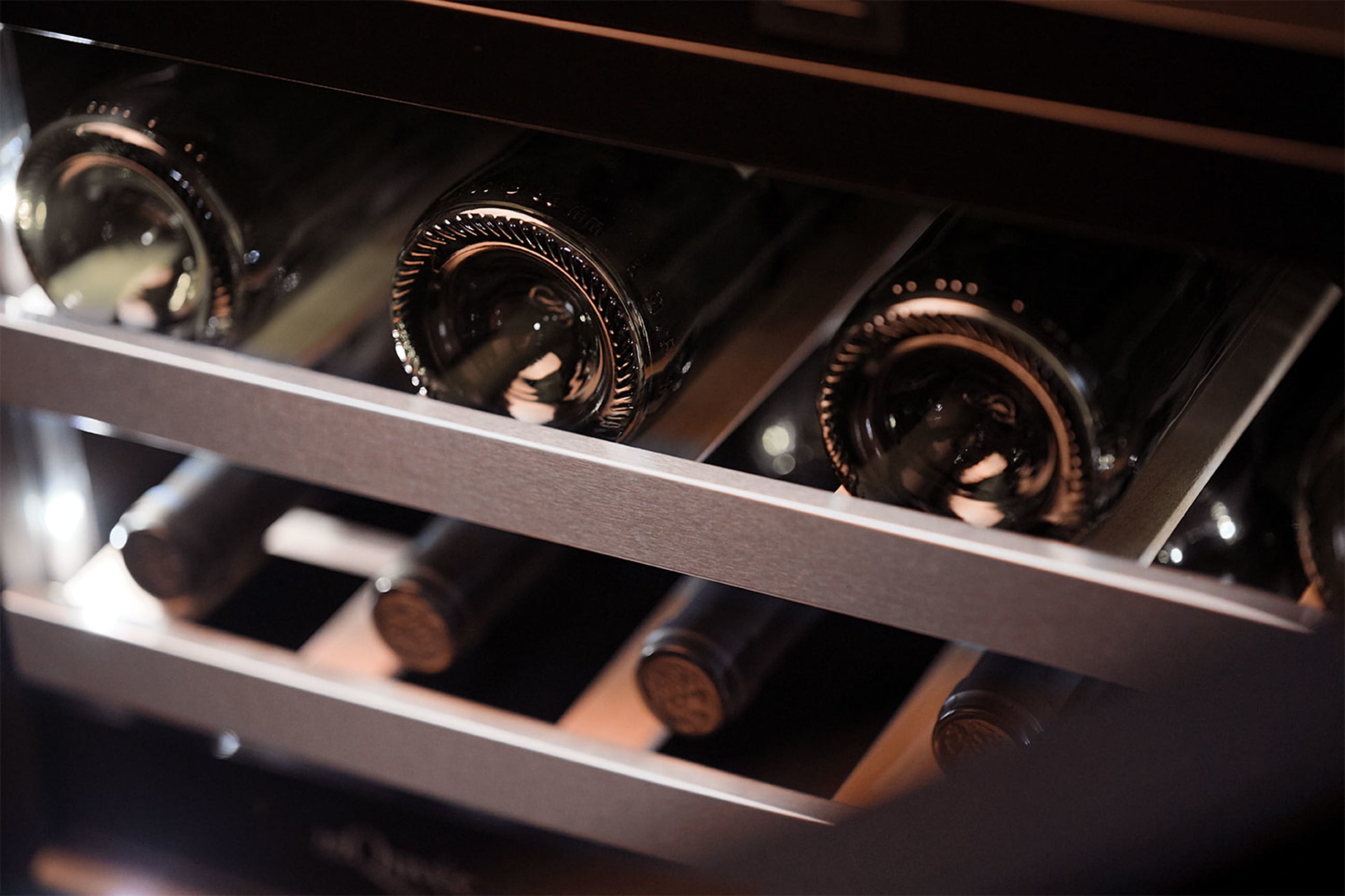 mQuvée - WineKeeper Exclusive 112D Push/Pull Wine Fridge