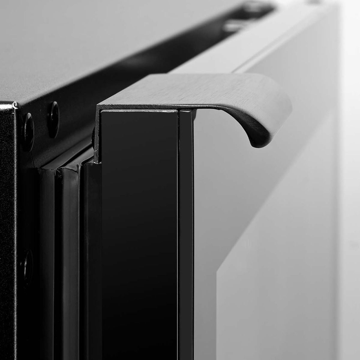 Swisscave - Kitchen Edition Built In Dual Zone Wine Cooler - WUB-60DF